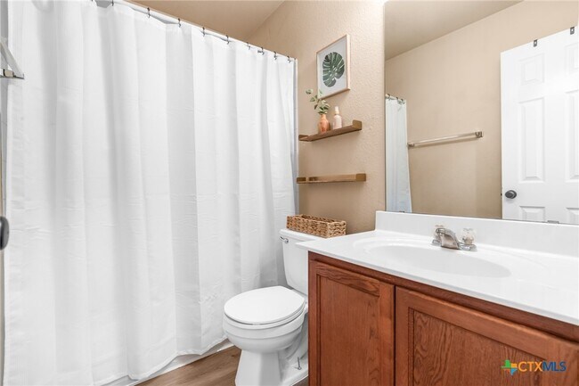 Building Photo - 6711 Bayberry Dr
