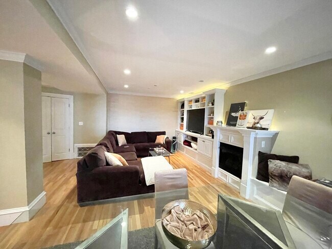 Building Photo - 27-29-29 Telegraph St