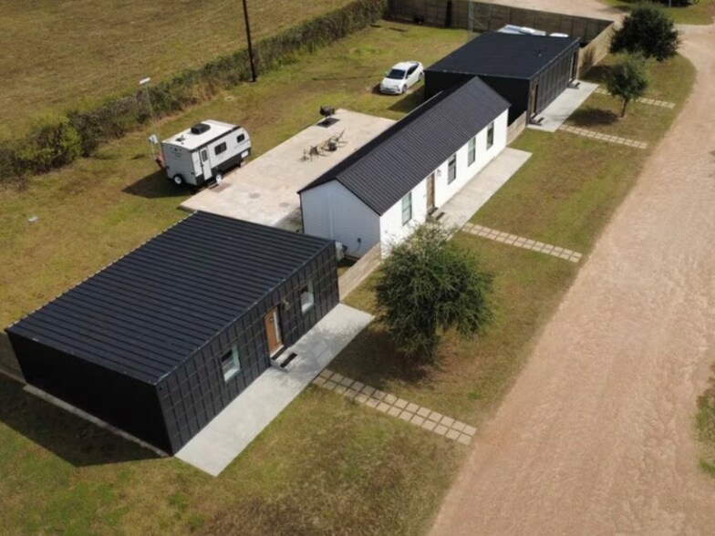 Building Photo - 40 CR 267