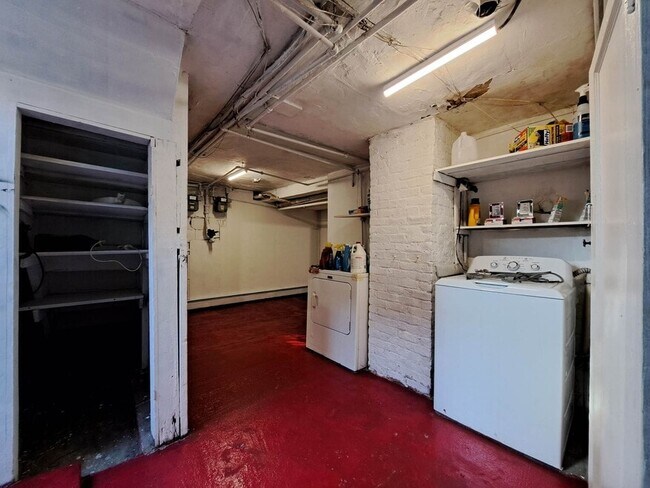 Building Photo - 6304 Liebig Ave