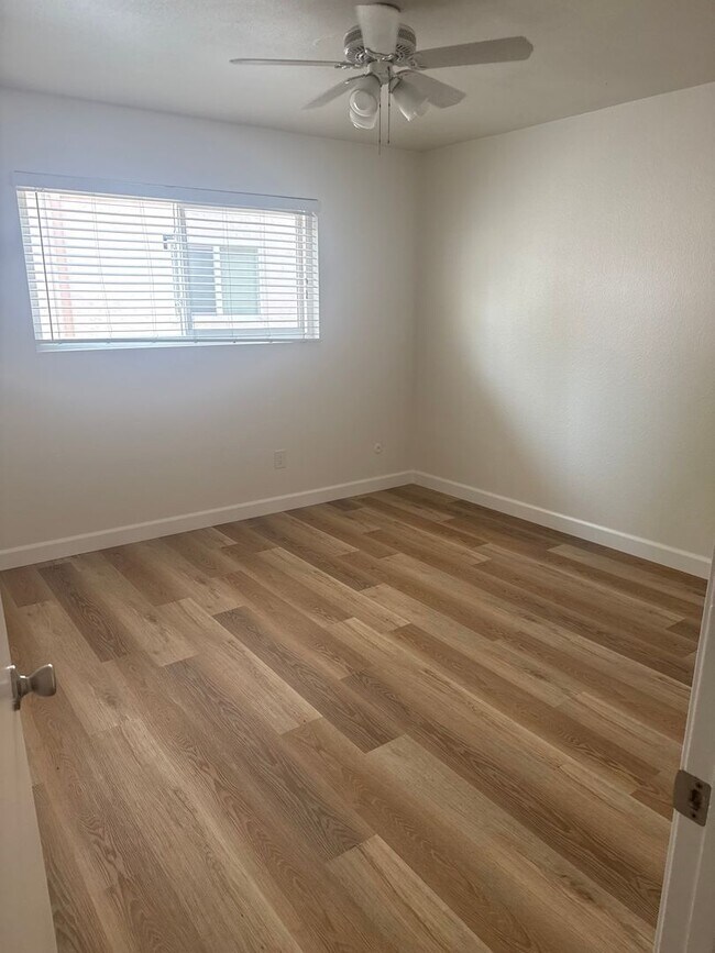 Building Photo - Freshly Updated Rental in Santana Ranch Estates!