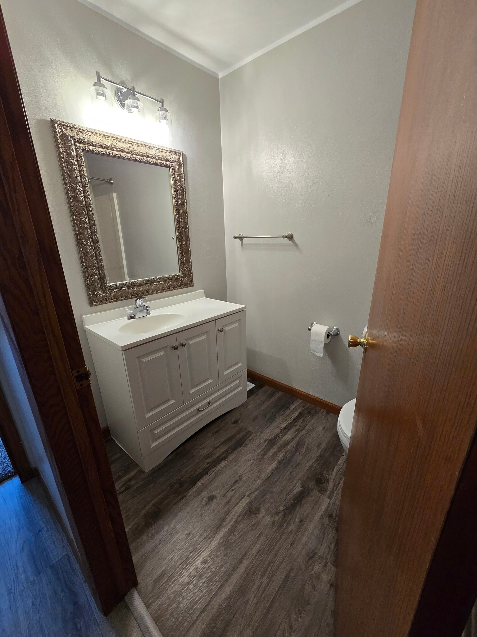 Full bath - 2129 Country Ln
