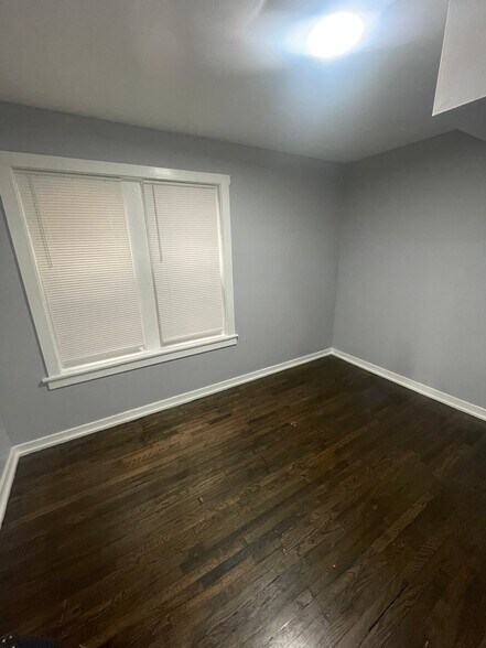 Building Photo - 2118 E 68th St