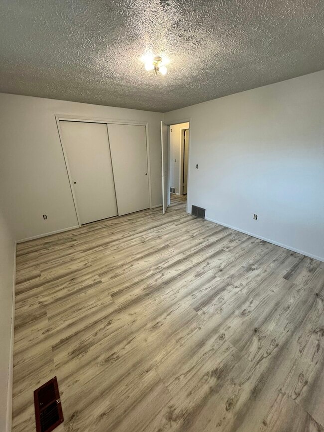 Building Photo - 228 E Crown Ave