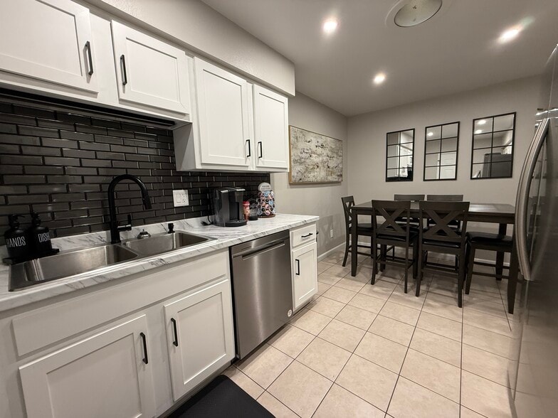 Kitchen/dining - 5916 Newcombe Ct