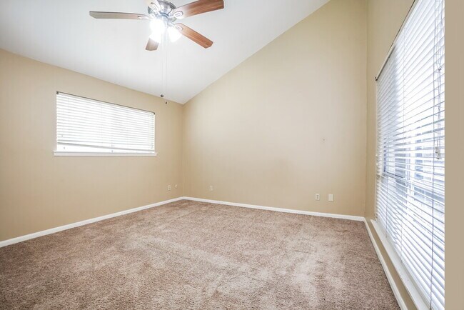Building Photo - 13010 Ravensway Dr