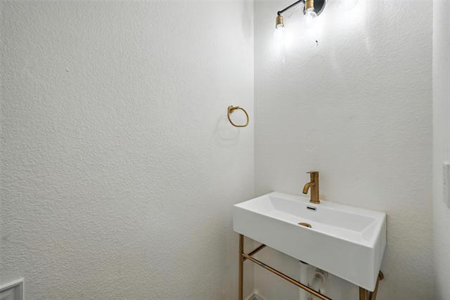 Building Photo - 7245 Silver City Dr