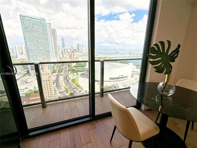 Building Photo - 398 NE 5th St