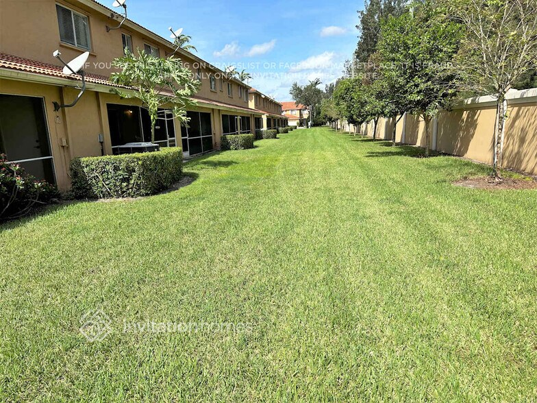 Building Photo - 3064 Waddell Ave