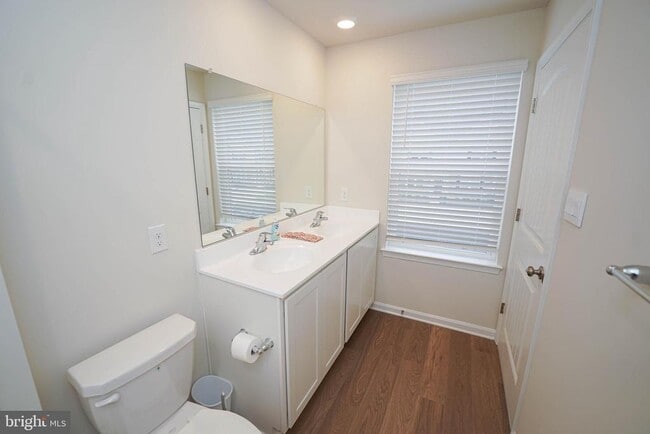 Building Photo - 819 Mersey Ln