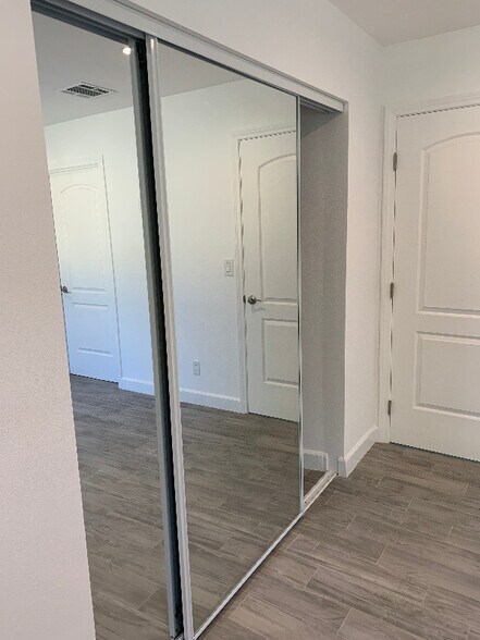 Building Photo - 2221 Glendon Ave