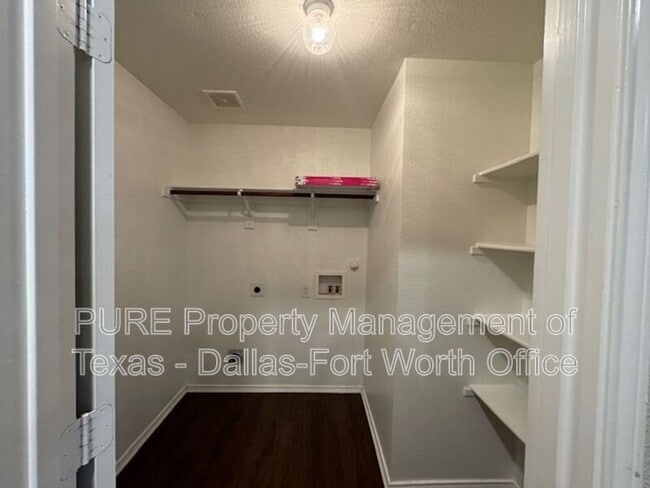 Building Photo - 500 Brookbank Dr