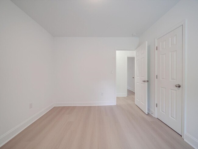 Building Photo - Beautifully Remodeled 3-bedroom, 2 bath house