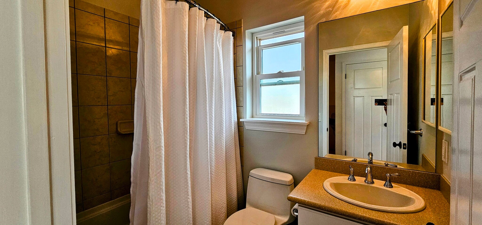 Upstairs Bathroom - 27 Kuinehe Pl