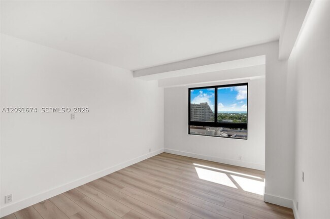 Building Photo - 251 Crandon Blvd