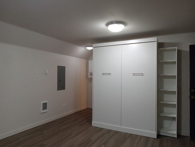 Building Photo - Gorgeous, Newer Construction Studio in Highly Desired University Park Neighborhood