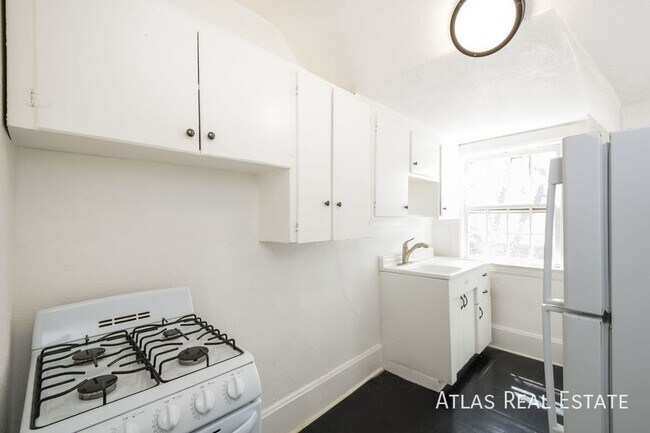 Building Photo - 1220 Corona St