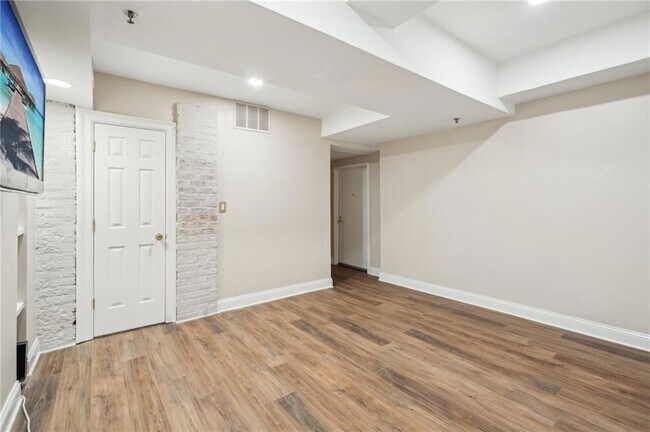 Building Photo - 30 5th St NE