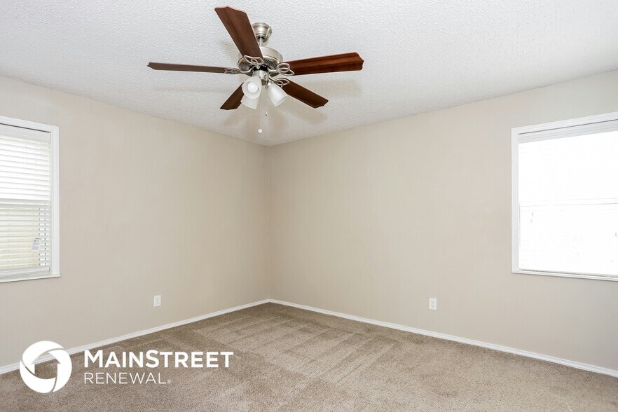 Building Photo - 2704 Hardy Pl