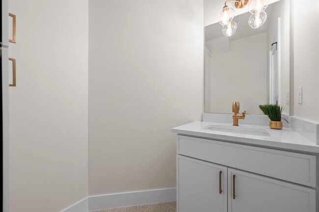 Building Photo - 13 Autumn Oaks Dr