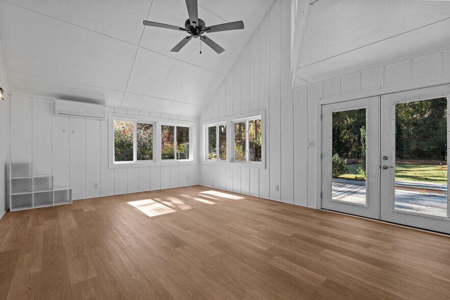 Building Photo - 53 Pine Lake Dr