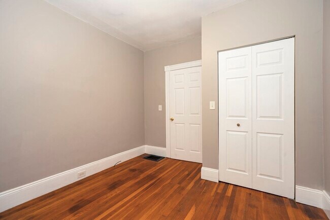 Building Photo - 117 Medford St