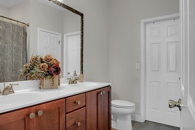 Building Photo - 334 Albrighton Way