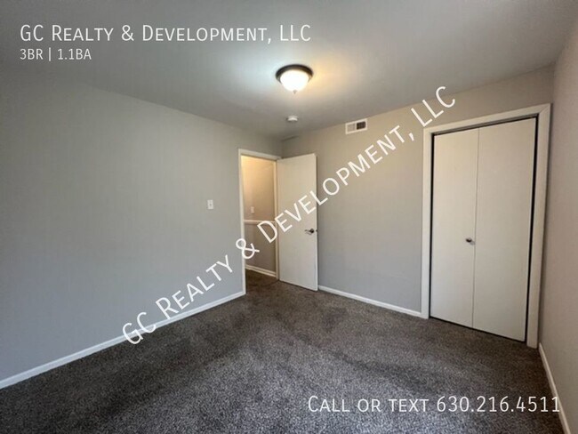 Building Photo - ***BOLINGBROOK LOCATION / 3 BDRM / FINISHE...