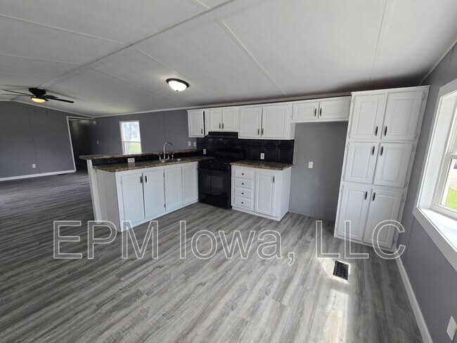Building Photo - 700 W Ridgeway Ave