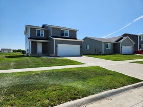 Building Photo - MUST SEE!!! Beautiful two story with 4 Bed, 2.5 Bath Home in De Soto.