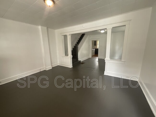 Building Photo - 328 E College Ave