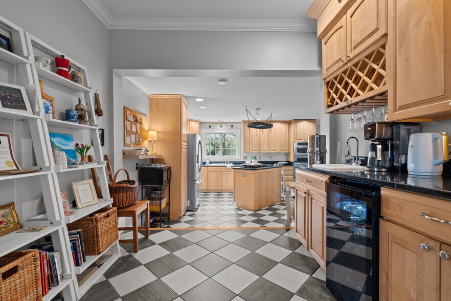 Building Photo - 2050 Midland Rd