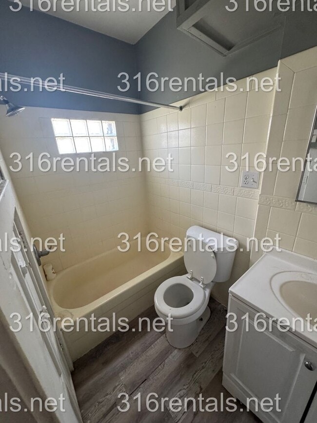 Building Photo - $795 - 2 bed 1 bath - Single Family Home