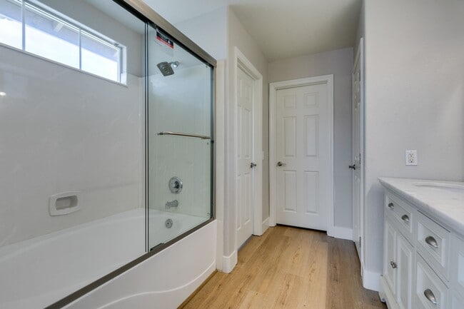 Building Photo - BEAUTIFUL SUMMERLIN 3 BEDROOM UPGRADED!!