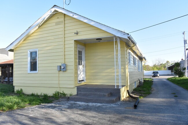 Building Photo - 416 E 31st St