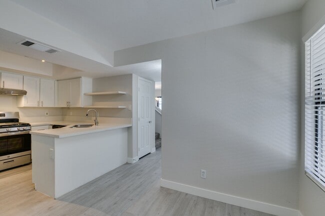 Building Photo - Great 3 bedroom home in South Shores!!