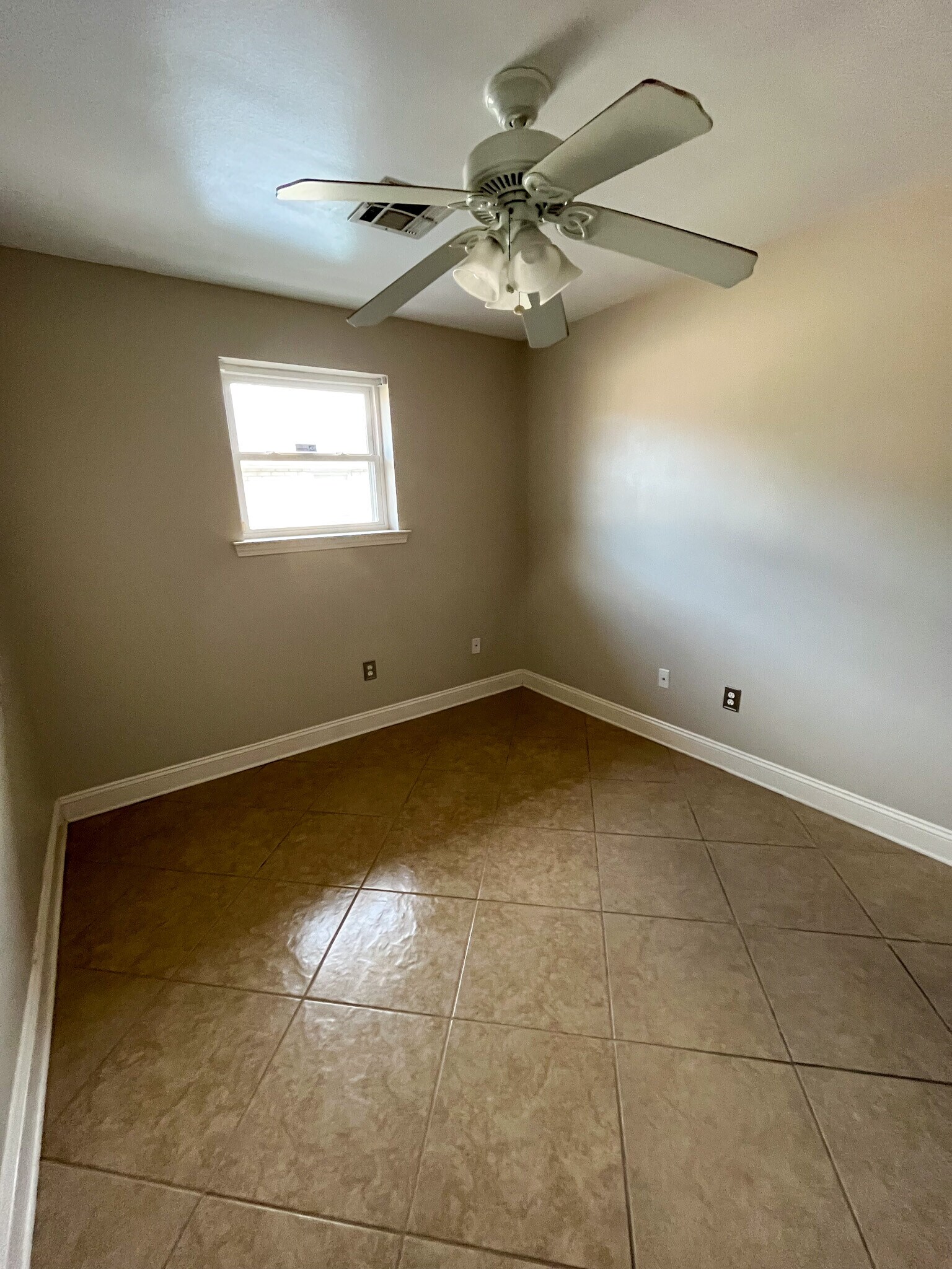 Building Photo - 3604 Pakenham Dr