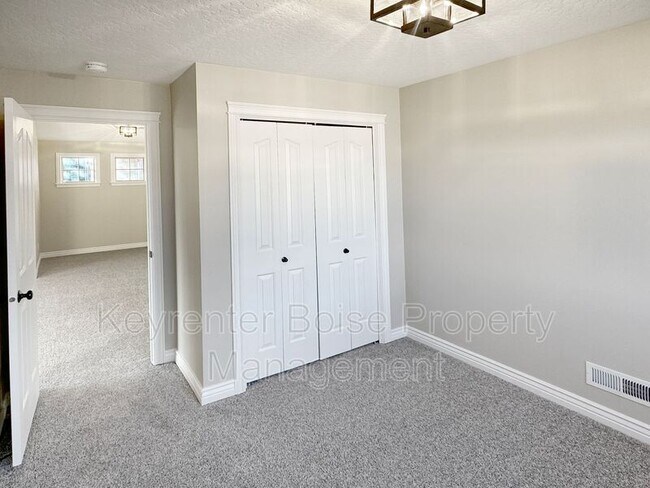 Building Photo - 538 E Halpin Dr