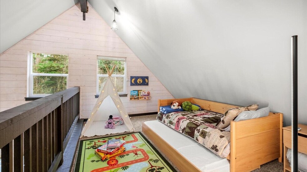 Building Photo - 313 Skate Creek Rd N