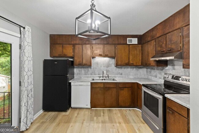 Building Photo - 99 Rhett Butler Dr