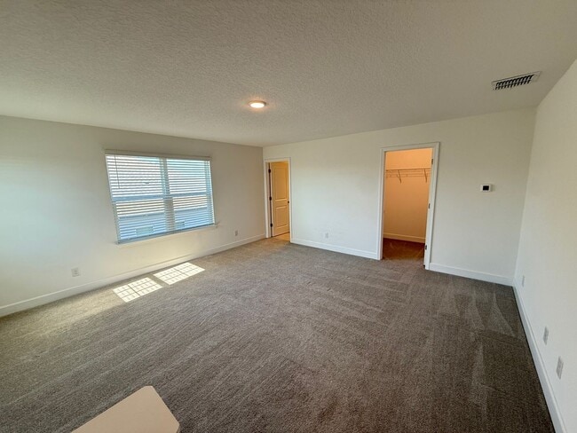 Building Photo - 5/4 Spacious Lake County Home