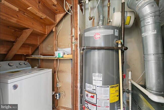 Building Photo - 239 Nottoway St SE