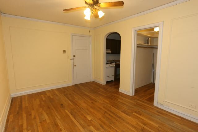 Building Photo - 823 W Wolfram St