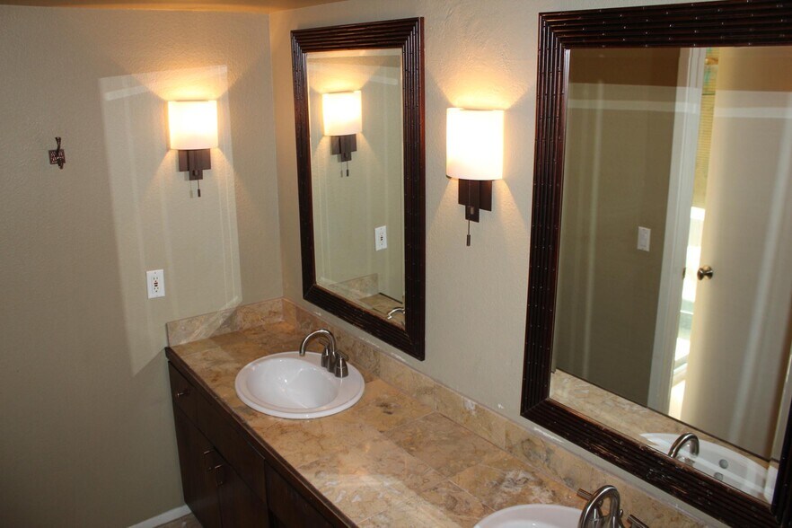 Building Photo - 8353 E Via de Sereno