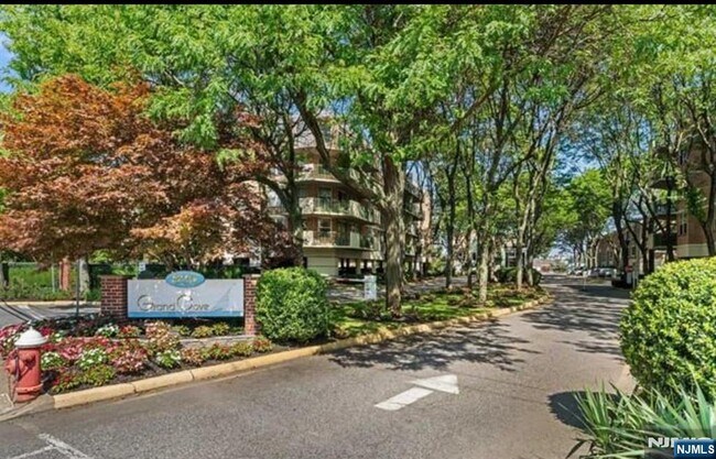 Building Photo - 200 Grand Cove Way