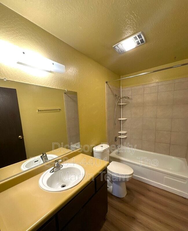 Building Photo - 1000 Beck St