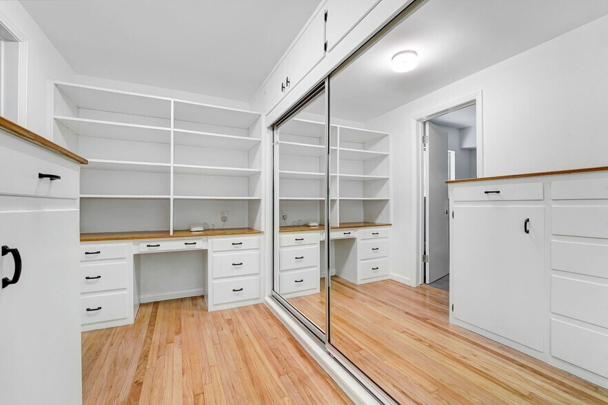Building Photo - 555 Amalfi Dr