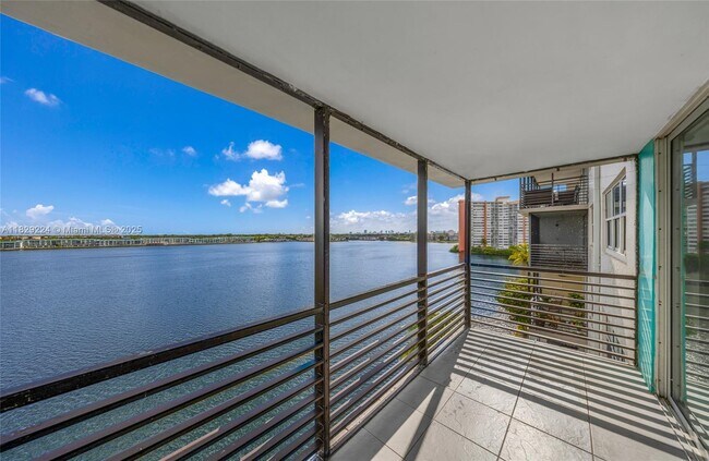 Building Photo - 1175 NE Miami Gardens Dr