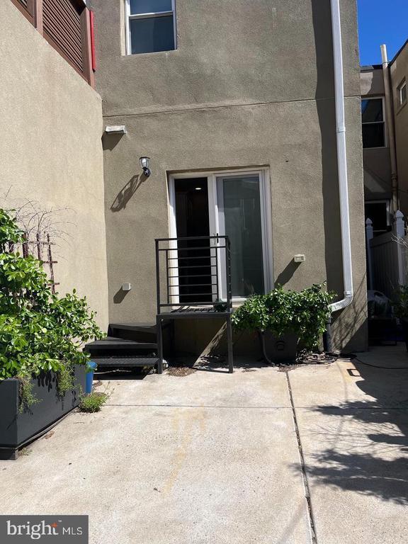 Building Photo - 2244 St Albans St