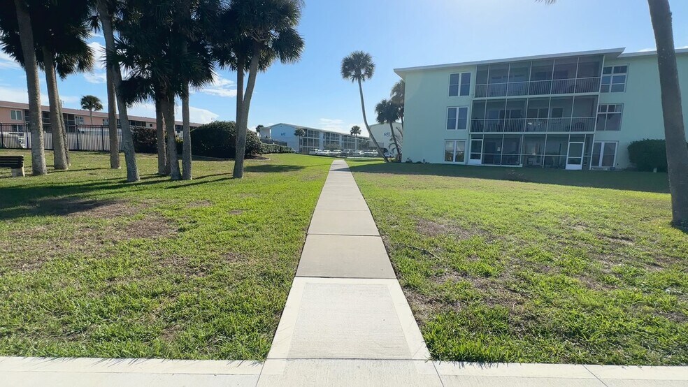 Building Photo - 717 S Beach St